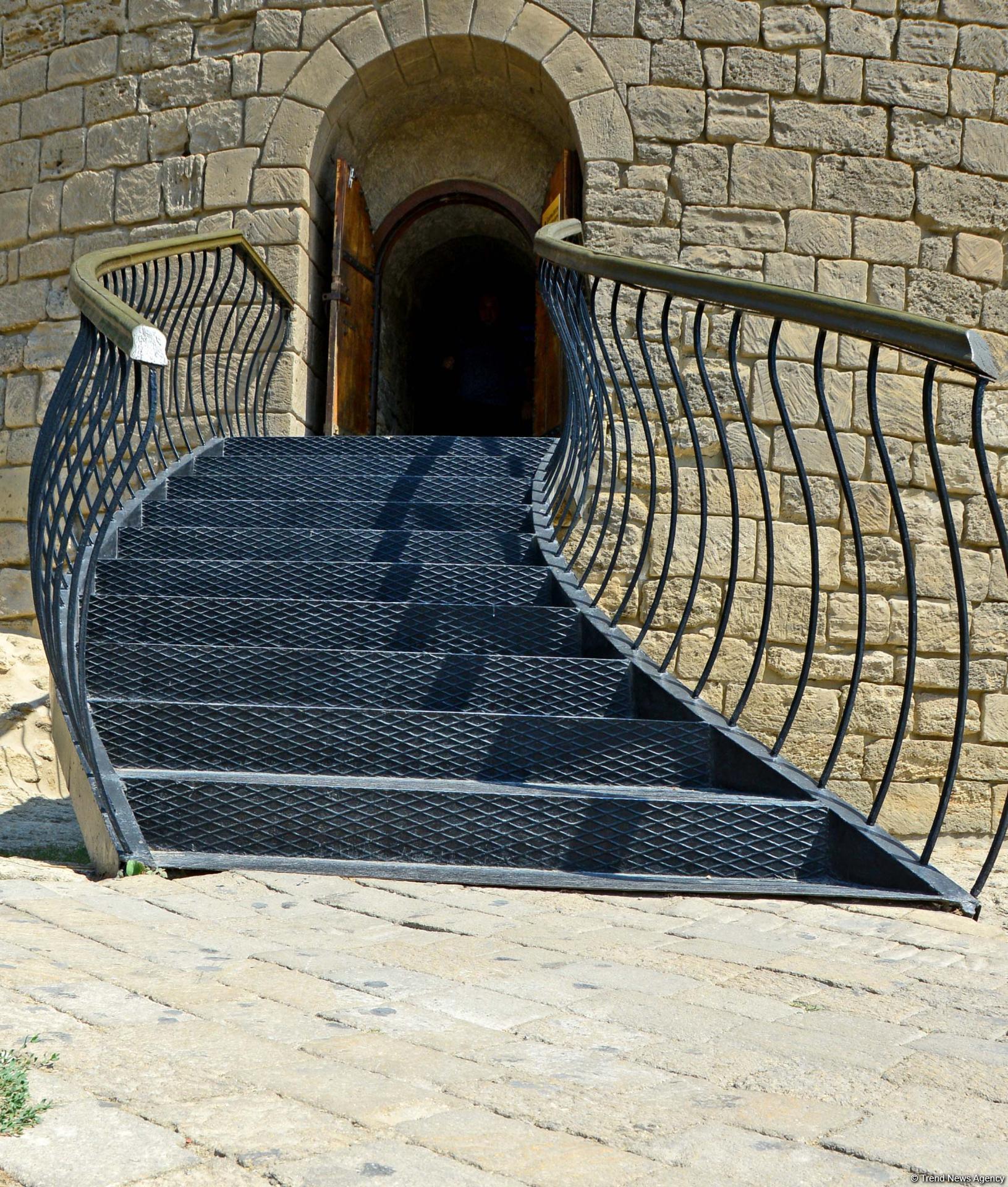 Загадочная башня Баку (Фоторепортаж)