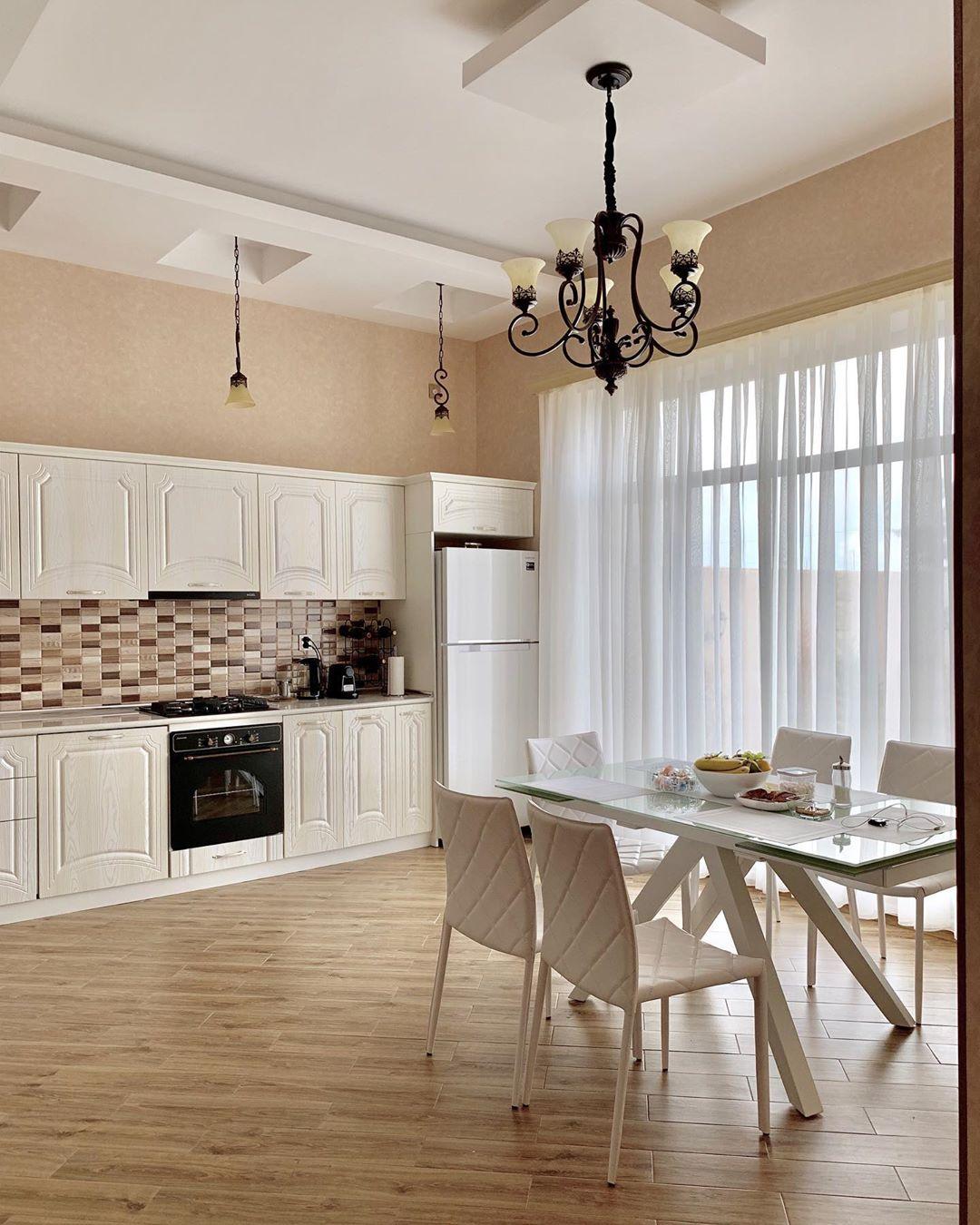 Известный российский стилист показал свою дачу в Мардакане (ФОТО)