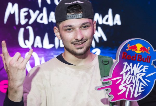 Он чудом спасся от смерти, а зрители выбрали его лучшим в Азербайджане (ФОТО)