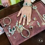 Азербайджанский певец подарил супруге ювелирное украшение императорских особ (ФОТО)