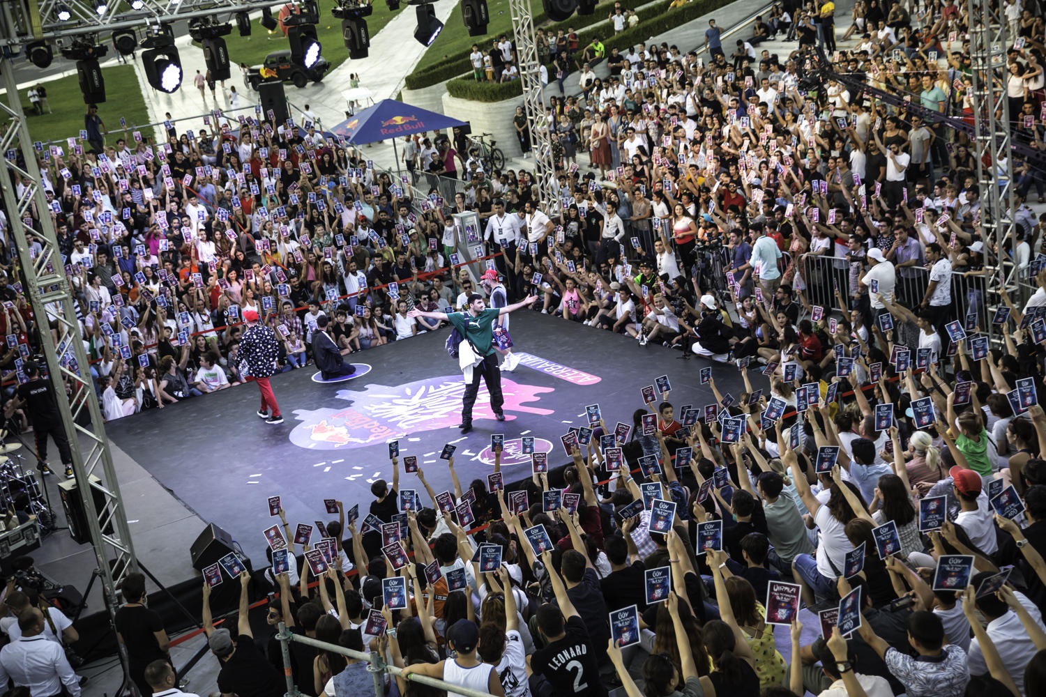 Он чудом спасся от смерти, а зрители выбрали его лучшим в Азербайджане (ФОТО)