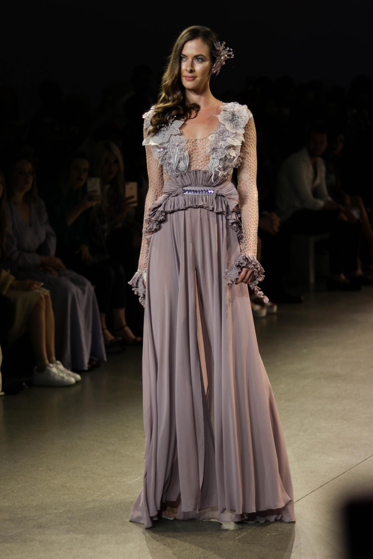 От Нью-Йорка до Баку - Удивительная красота и изящество цветка Xары бюльбюль в коллекциях азербайджанских дизайнеров (ФОТО)