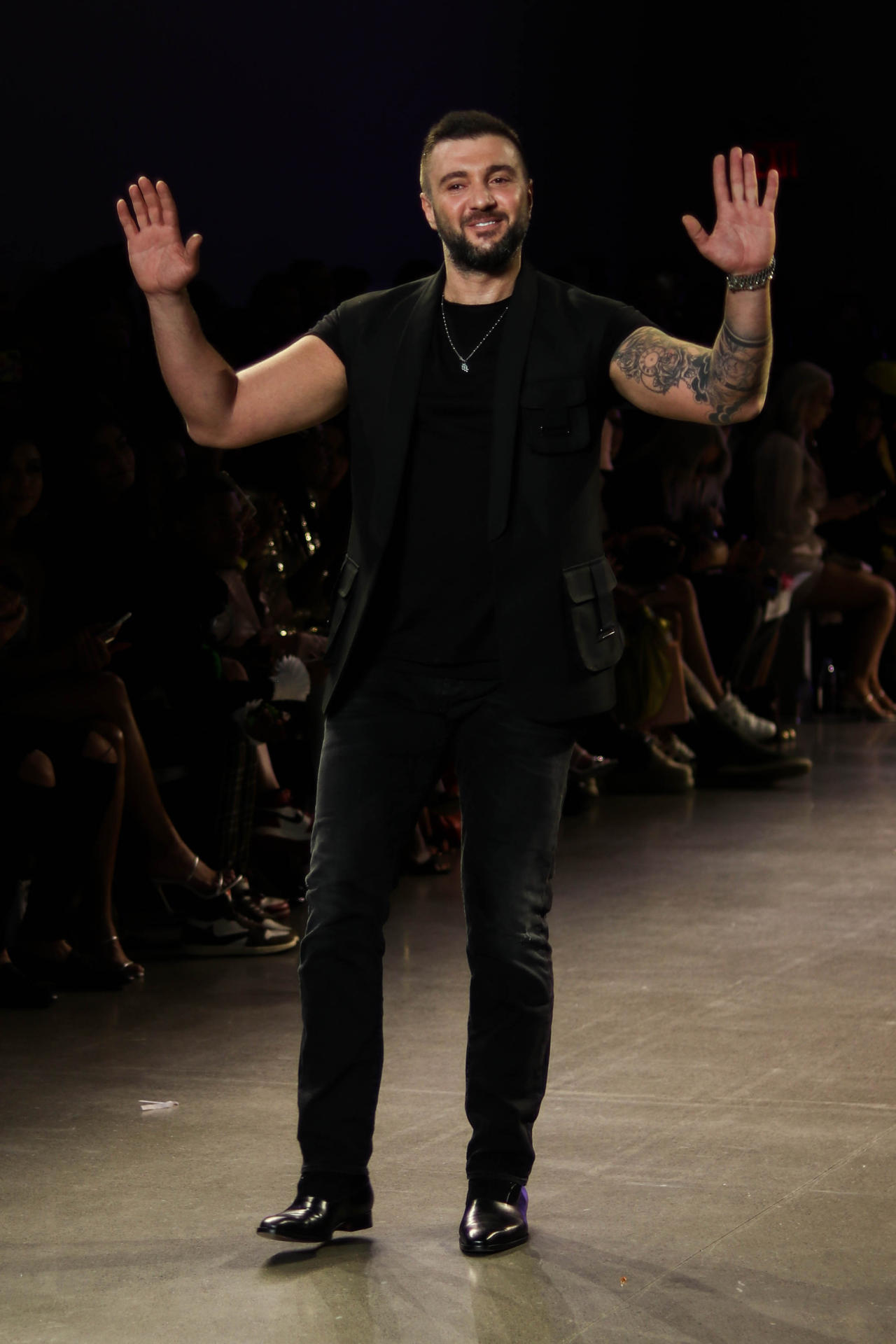 От Нью-Йорка до Баку - Удивительная красота и изящество цветка Xары бюльбюль в коллекциях азербайджанских дизайнеров (ФОТО)