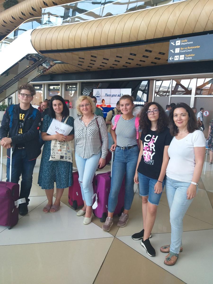 Хотела припугнуть детей, что оставлю в Баку. И хорошо, мы остаёмся! (ФОТО)