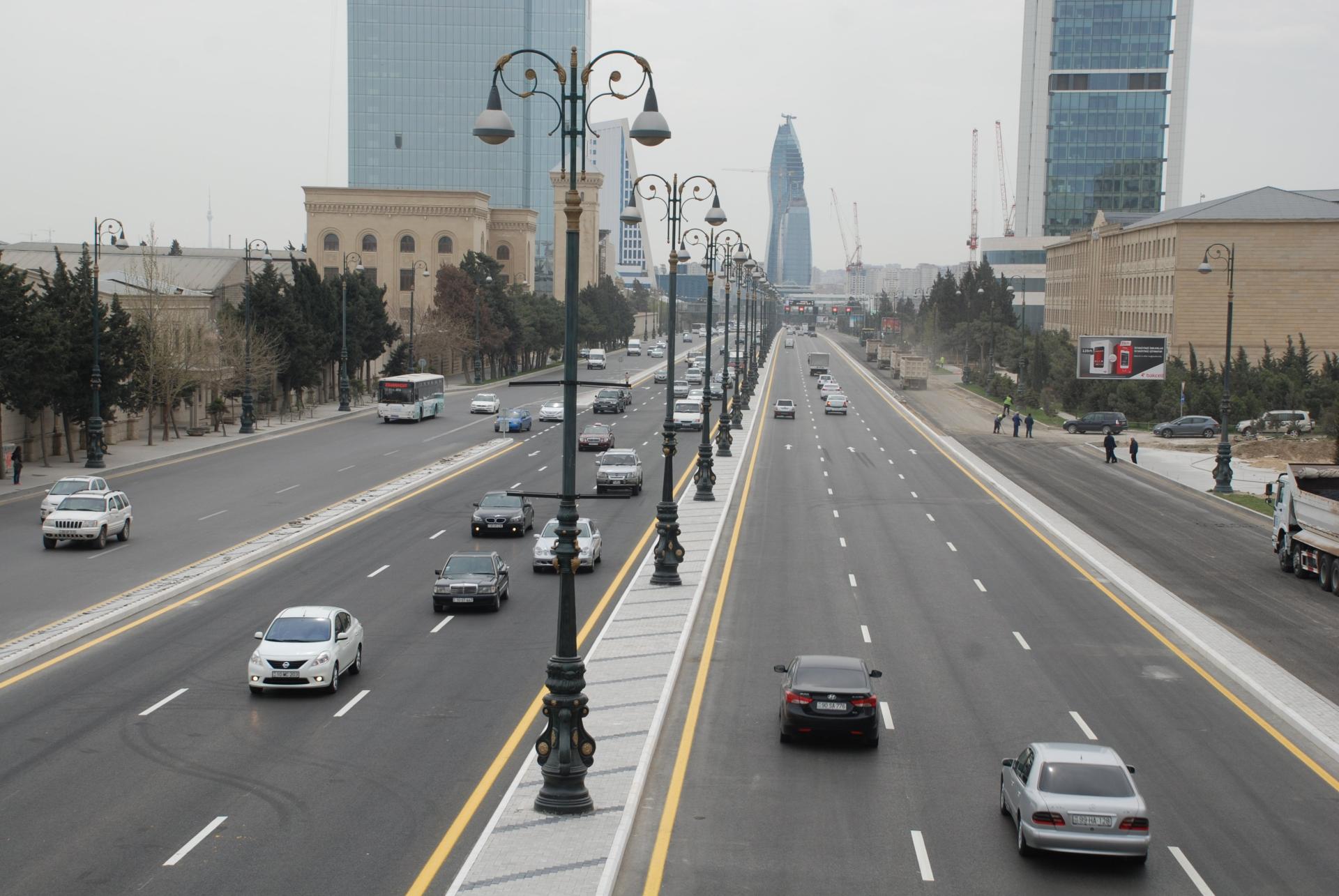 В Баку строится 60-метровый пешеходный переход