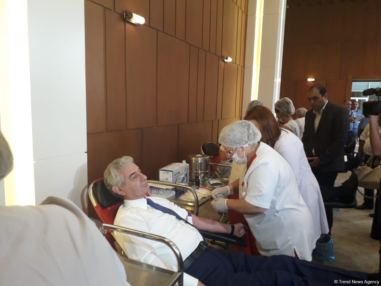 В правящей партии «Ени Азербайджана» проведена акция по сдаче крови (ФОТО)