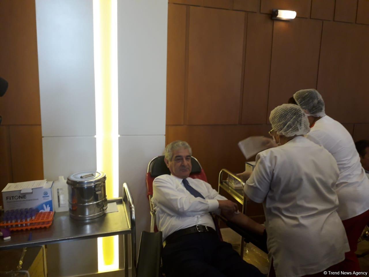 В правящей партии «Ени Азербайджана» проведена акция по сдаче крови (ФОТО)