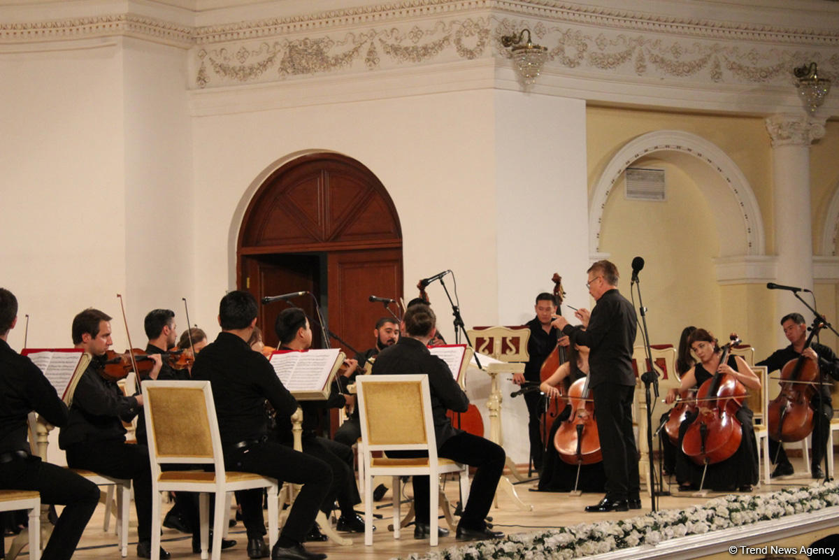 Молодежный камерный оркестр ТЮРКСОЙ завершил гастрольное турне в Баку оглушительными овациями (ФОТО)