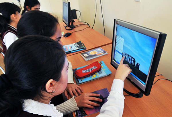 В Азербайджане приостановлен процесс перевода учеников из школы в школу