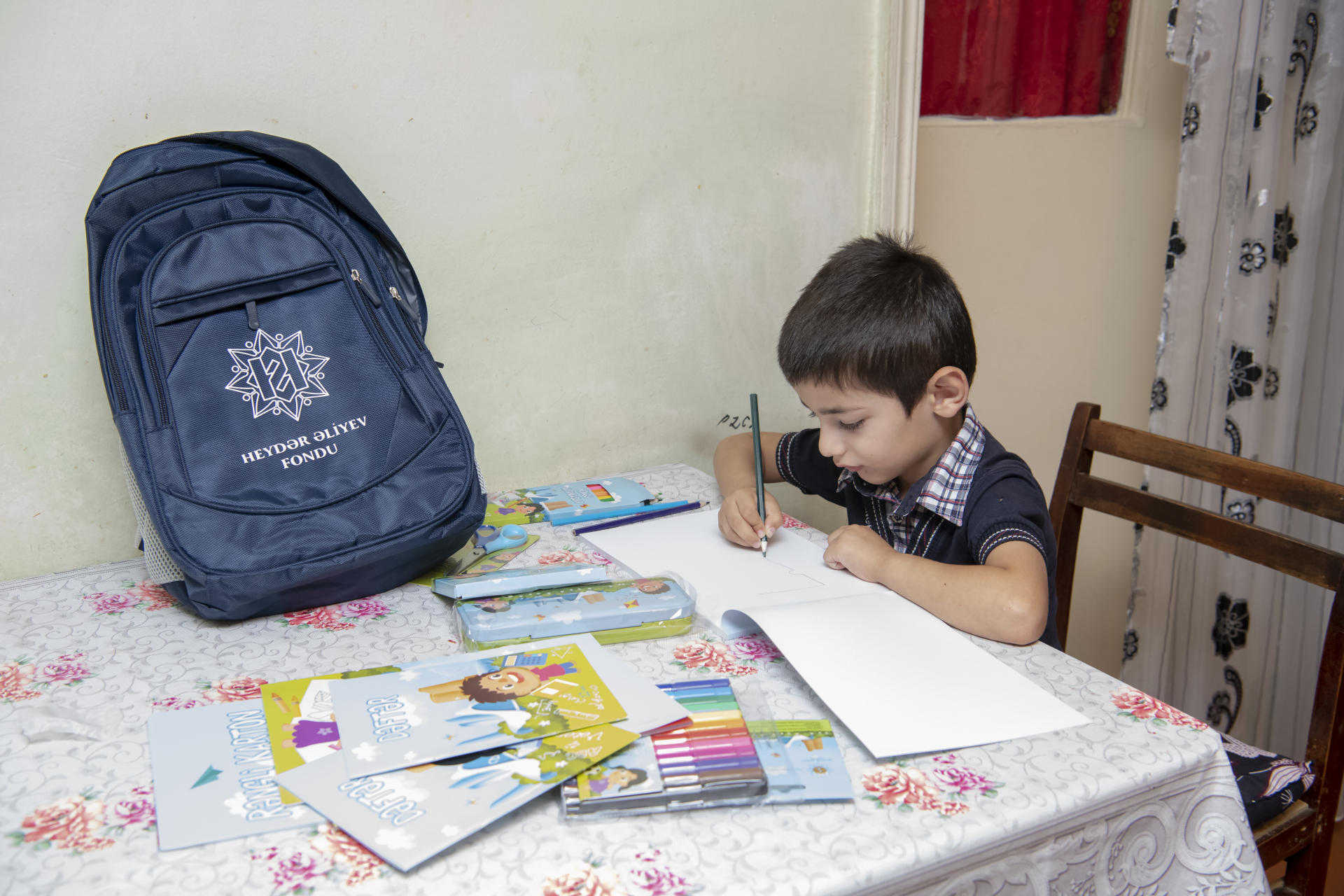 Подарки от Фонда Гейдара Алиева детям из 17 тысяч малообеспеченных семей  и воспитанникам детских домов (ФОТО)