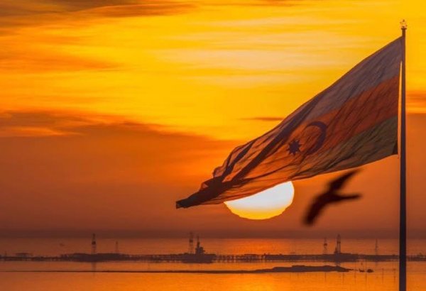 Осенний восход над Бакинской бухтой – красота неимоверная (ВИДЕО, ФОТО)