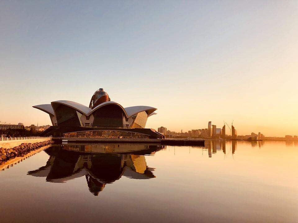 Осенний восход над Бакинской бухтой – красота неимоверная (ВИДЕО, ФОТО)
