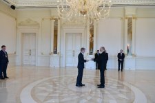 Президент Ильхам Алиев принял верительные грамоты послов Латвии и Великобритании (ФОТО)