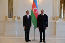 Президент Ильхам Алиев принял верительные грамоты послов Латвии и Великобритании (ФОТО)