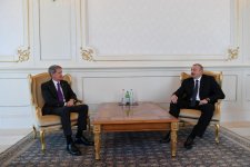 Президент Ильхам Алиев принял верительные грамоты послов Латвии и Великобритании (ФОТО)