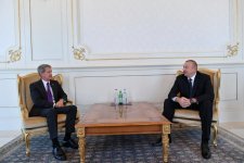 Президент Ильхам Алиев принял верительные грамоты послов Латвии и Великобритании (ФОТО)