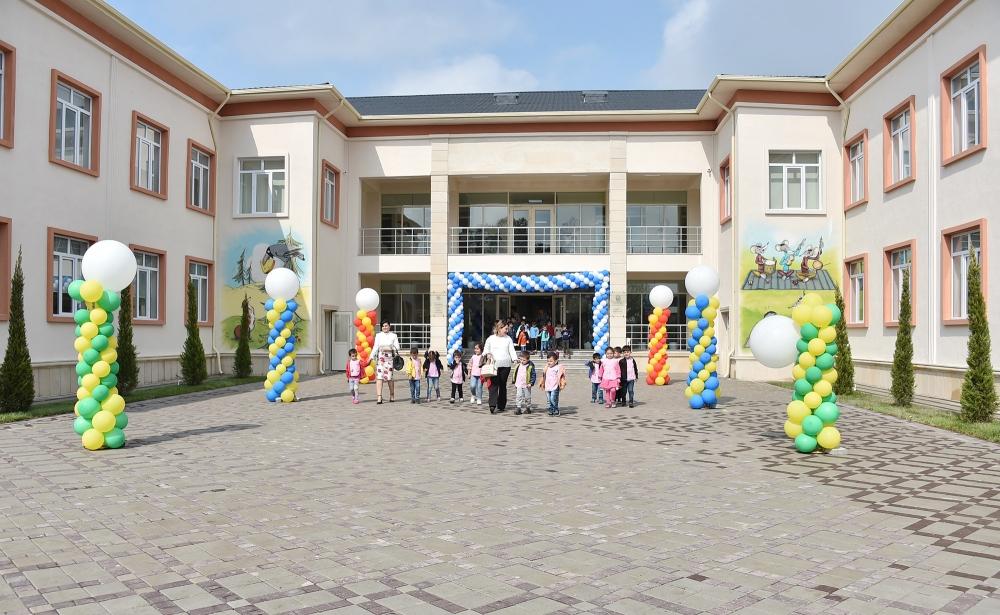 В Гяндже сданы в эксплуатацию построенные и отремонтированные Фондом Гейдара Алиева новые школы и детский сад (ФОТО) (версия 2)