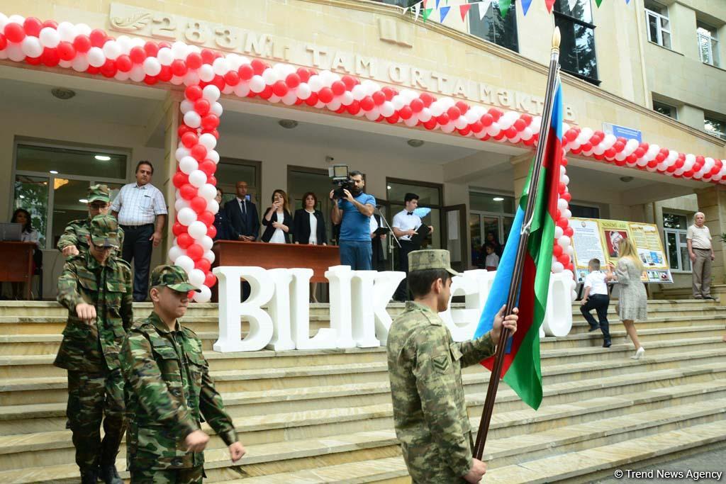Полные радости и волнения мгновения Дня знаний в Баку (ФОТО)
