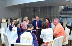 Посол Молдовы в Азербайджане встретился со спортсменками в рамках 37-го Чемпионата мира по художественной гимнастике (ФОТО)