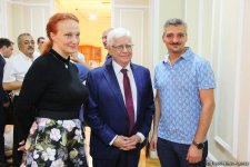 Российский дипломат Оксана Орлова воплотила свою любовь к Азербайджану в ярких картинах (ФОТО)