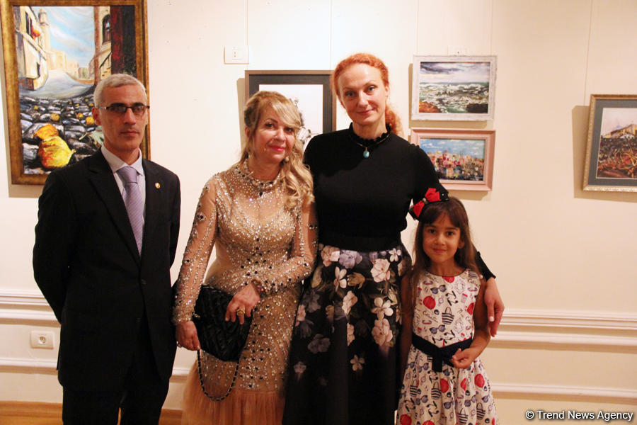 Российский дипломат Оксана Орлова воплотила свою любовь к Азербайджану в ярких картинах (ФОТО)