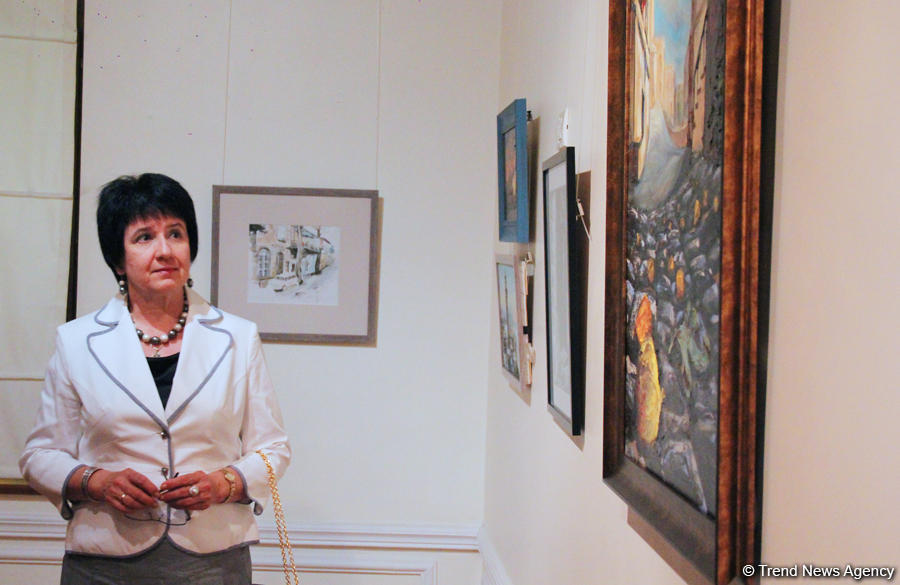 Российский дипломат Оксана Орлова воплотила свою любовь к Азербайджану в ярких картинах (ФОТО)