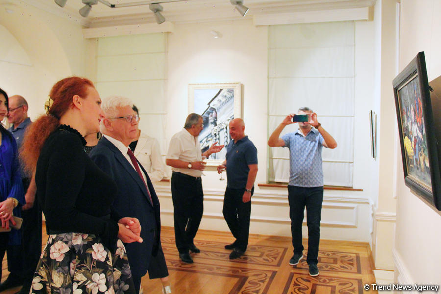 Российский дипломат Оксана Орлова воплотила свою любовь к Азербайджану в ярких картинах (ФОТО)