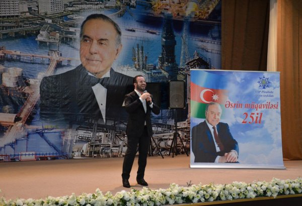 В Каспийском море в 40 км от Баку прошел праздничный концерт (ФОТО)