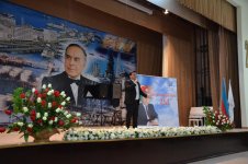 В Каспийском море в 40 км от Баку прошел праздничный концерт (ФОТО)