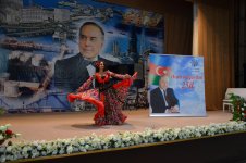 В Каспийском море в 40 км от Баку прошел праздничный концерт (ФОТО)