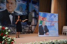 В Каспийском море в 40 км от Баку прошел праздничный концерт (ФОТО)