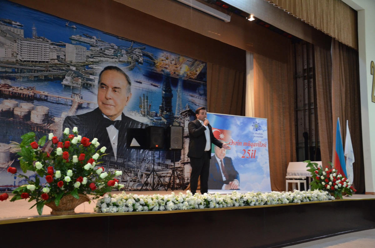 В Каспийском море в 40 км от Баку прошел праздничный концерт (ФОТО)