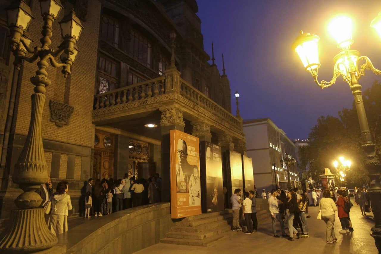 Конь на театральной сцене! Потрясающий спектакль "Кёроглу" о справедливости и любви (ВИДЕО, ФОТО)