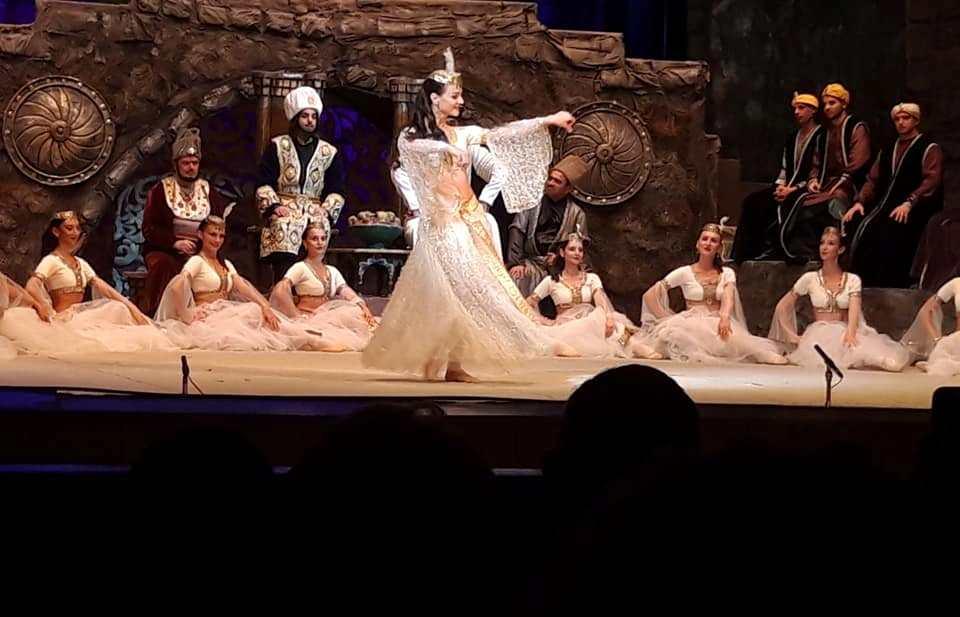 Конь на театральной сцене! Потрясающий спектакль "Кёроглу" о справедливости и любви (ВИДЕО, ФОТО)