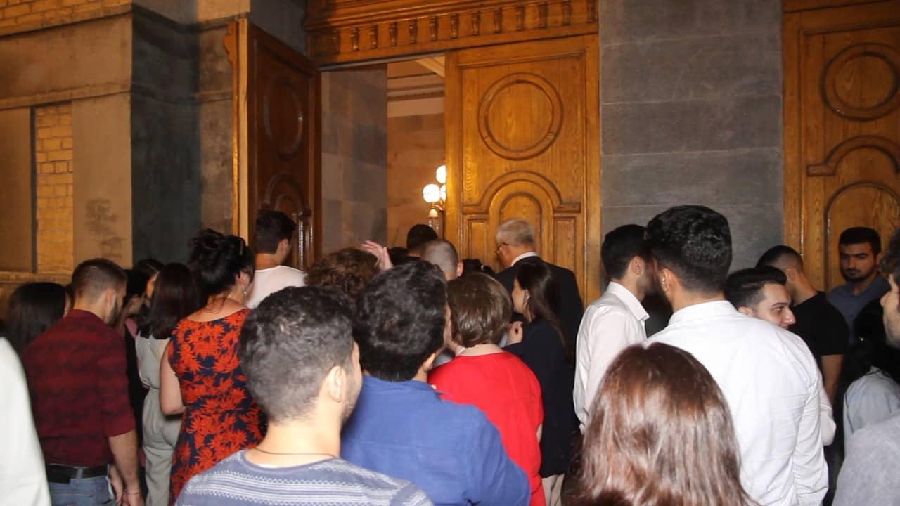 Конь на театральной сцене! Потрясающий спектакль "Кёроглу" о справедливости и любви (ВИДЕО, ФОТО)