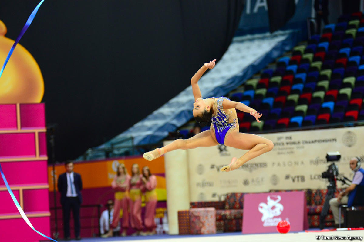 В Баку продолжаются финальные выступления многоборья в рамках Чемпионата мира по художественной гимнастике (ФОТО)