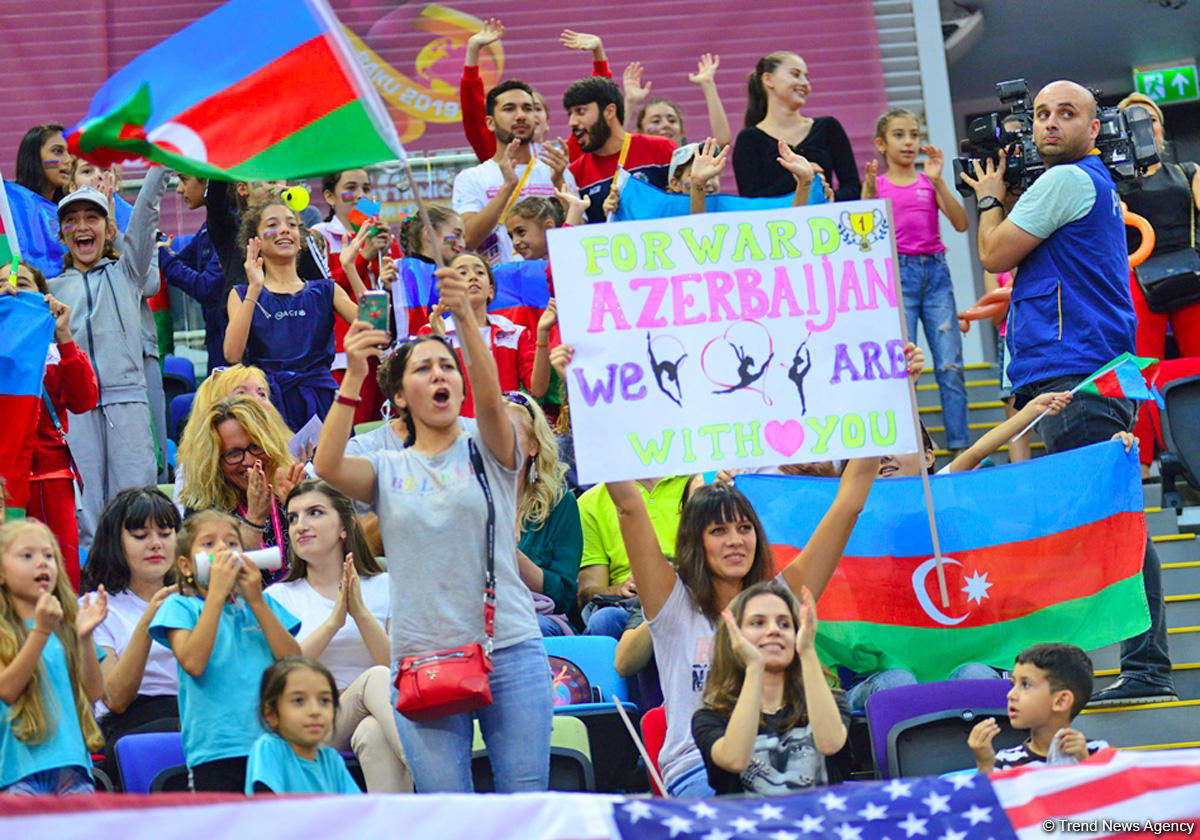 Зрители Чемпионата мира в Баку восхищены пластикой и красотой движений граций (ФОТО)