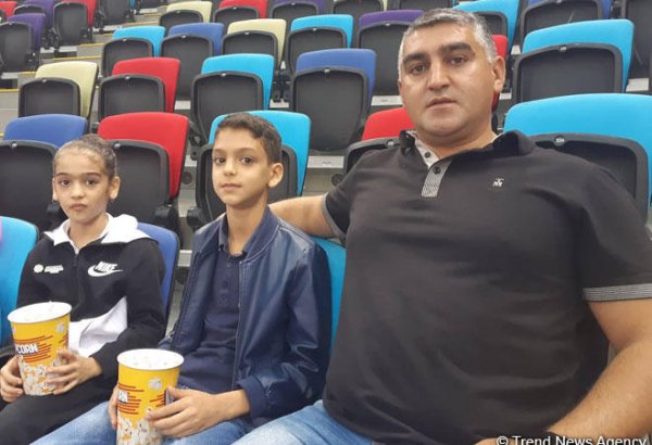 Болеем за команду Азербайджана – зритель Чемпионата мира по художественной гимнастике в Баку