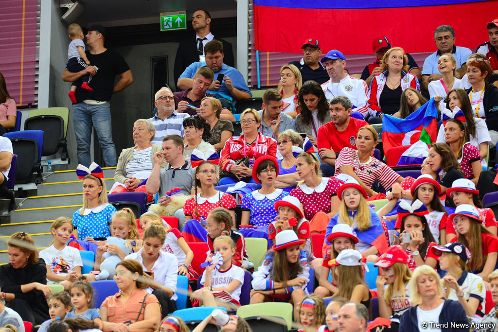 В Национальной арене гимнастики продолжаются соревнования команд в групповых упражнениях в рамках Чемпионата мира в Баку (ФОТО)