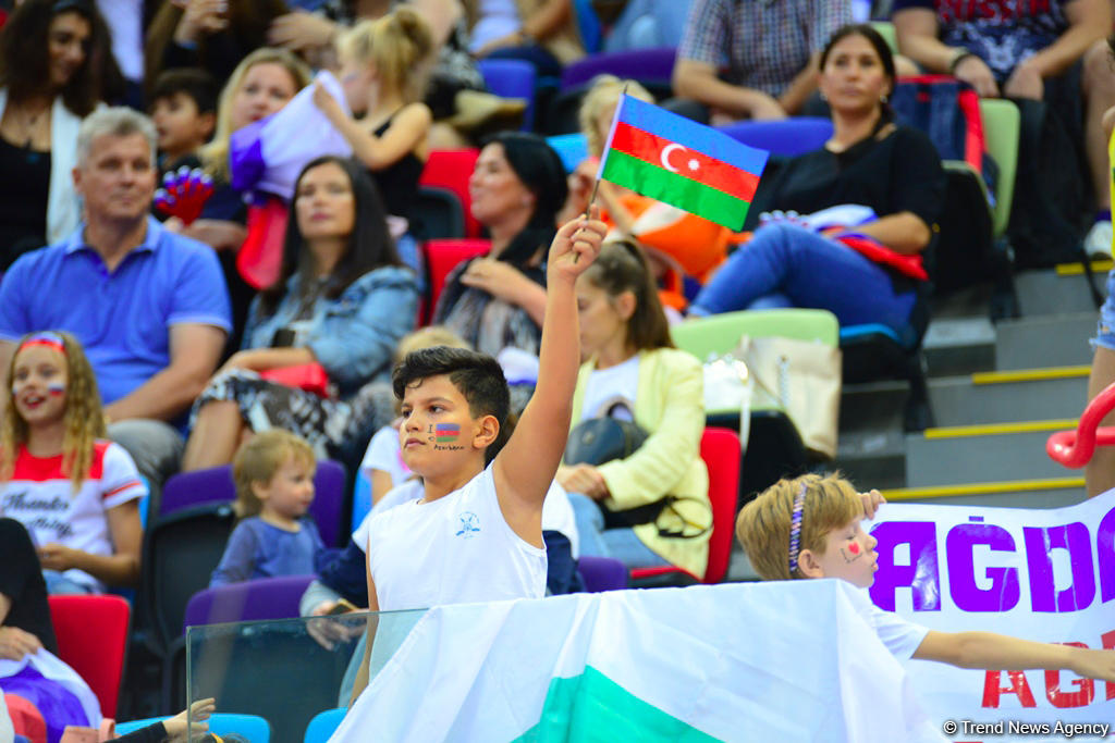 В Национальной арене гимнастики продолжаются соревнования команд в групповых упражнениях в рамках Чемпионата мира в Баку (ФОТО)