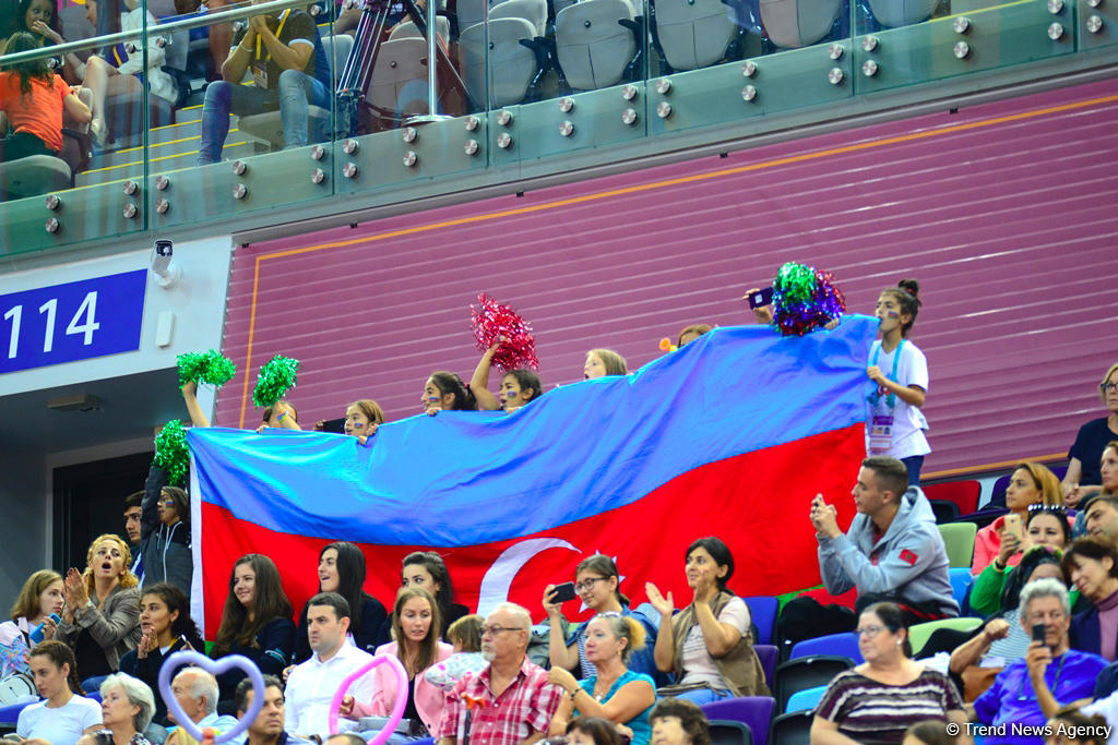 В Национальной арене гимнастики продолжаются соревнования команд в групповых упражнениях в рамках Чемпионата мира в Баку (ФОТО)