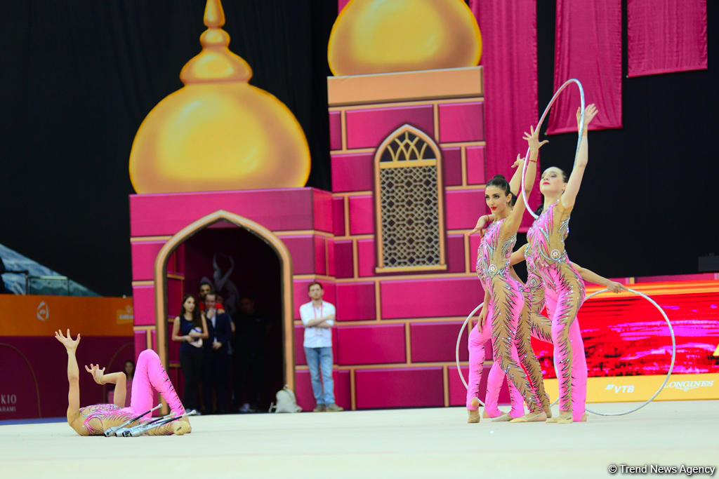 В Национальной арене гимнастики продолжаются соревнования команд в групповых упражнениях в рамках Чемпионата мира в Баку (ФОТО)