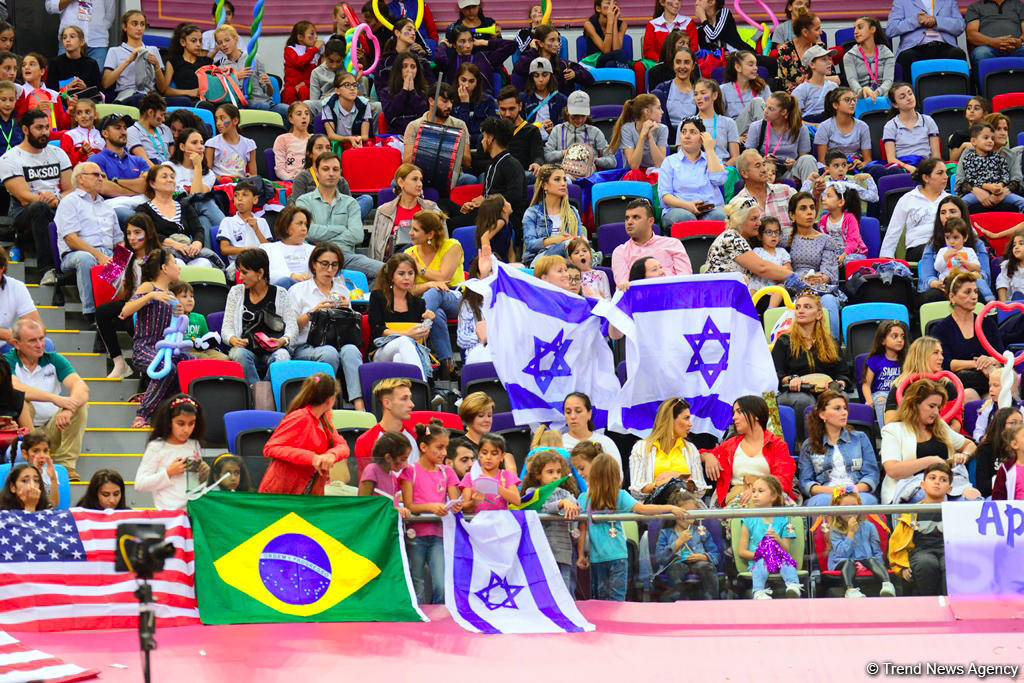 В Национальной арене гимнастики продолжаются соревнования команд в групповых упражнениях в рамках Чемпионата мира в Баку (ФОТО)