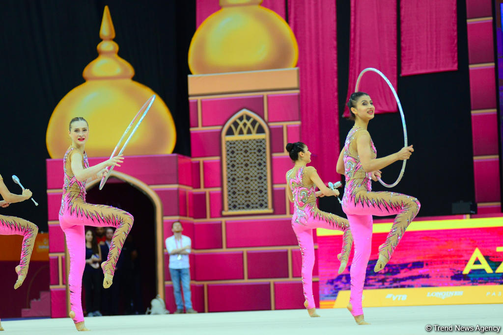 В Национальной арене гимнастики продолжаются соревнования команд в групповых упражнениях в рамках Чемпионата мира в Баку (ФОТО)