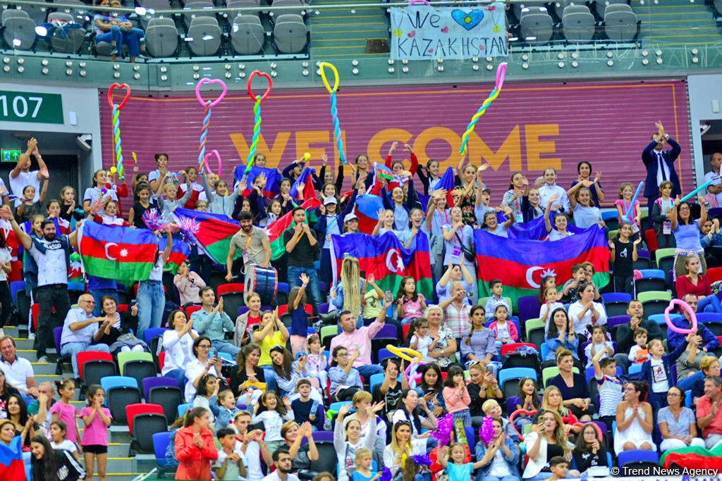 В Национальной арене гимнастики продолжаются соревнования команд в групповых упражнениях в рамках Чемпионата мира в Баку (ФОТО)
