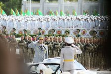 В Туркменистане прошёл военный парад в честь Дня независимости (ФОТО)