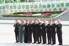 В Туркменистане прошёл военный парад в честь Дня независимости (ФОТО)