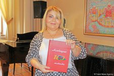 В Баку состоялась презентация сборника Айгюн Самедзаде "Азербайджан в 100 песнях"  (ФОТО)