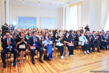 В Баку состоялась презентация сборника Айгюн Самедзаде "Азербайджан в 100 песнях"  (ФОТО)