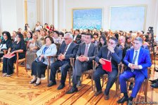 В Баку состоялась презентация сборника Айгюн Самедзаде "Азербайджан в 100 песнях"  (ФОТО)